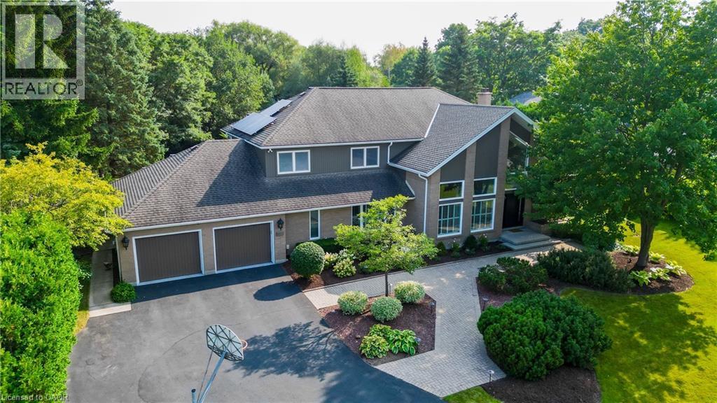 587 Manorwood Ct, Waterloo, ON N2K 3L7