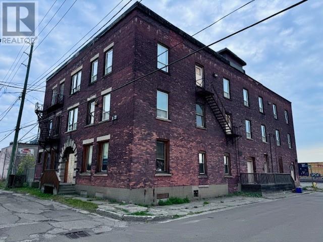 201 Hardisty St, Thunder Bay, ON P7C 3G7