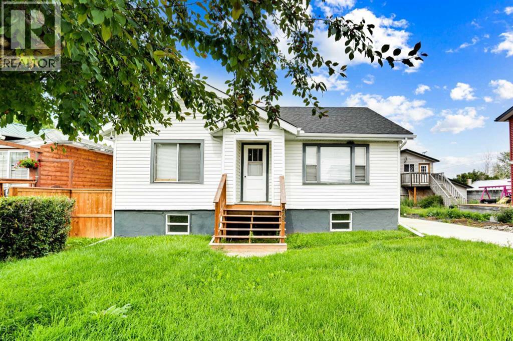 228 First Ave W, Hussar, AB T0J 1S0