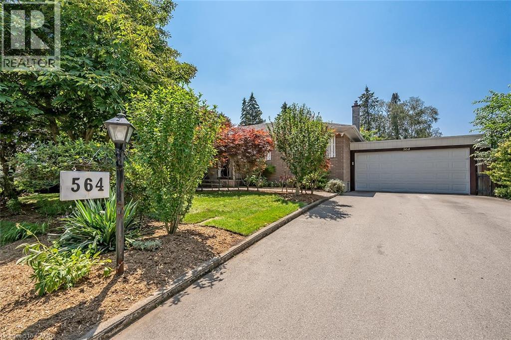 564 Maplehill Dr, Burlington, ON L7N 2W3