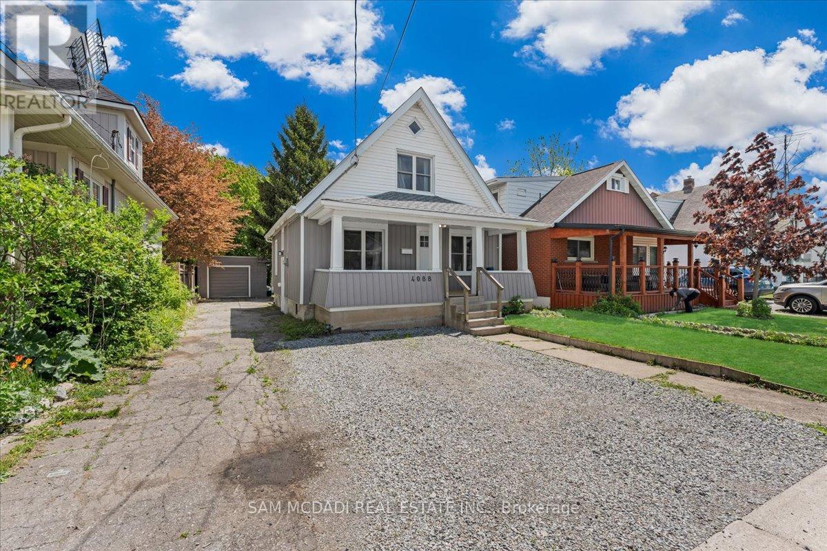 4088 Broughton Ave, Niagara Falls, ON L2E 3K6