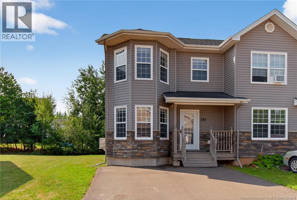 382 Dolbeau St, Dieppe, NB E1A 9R1