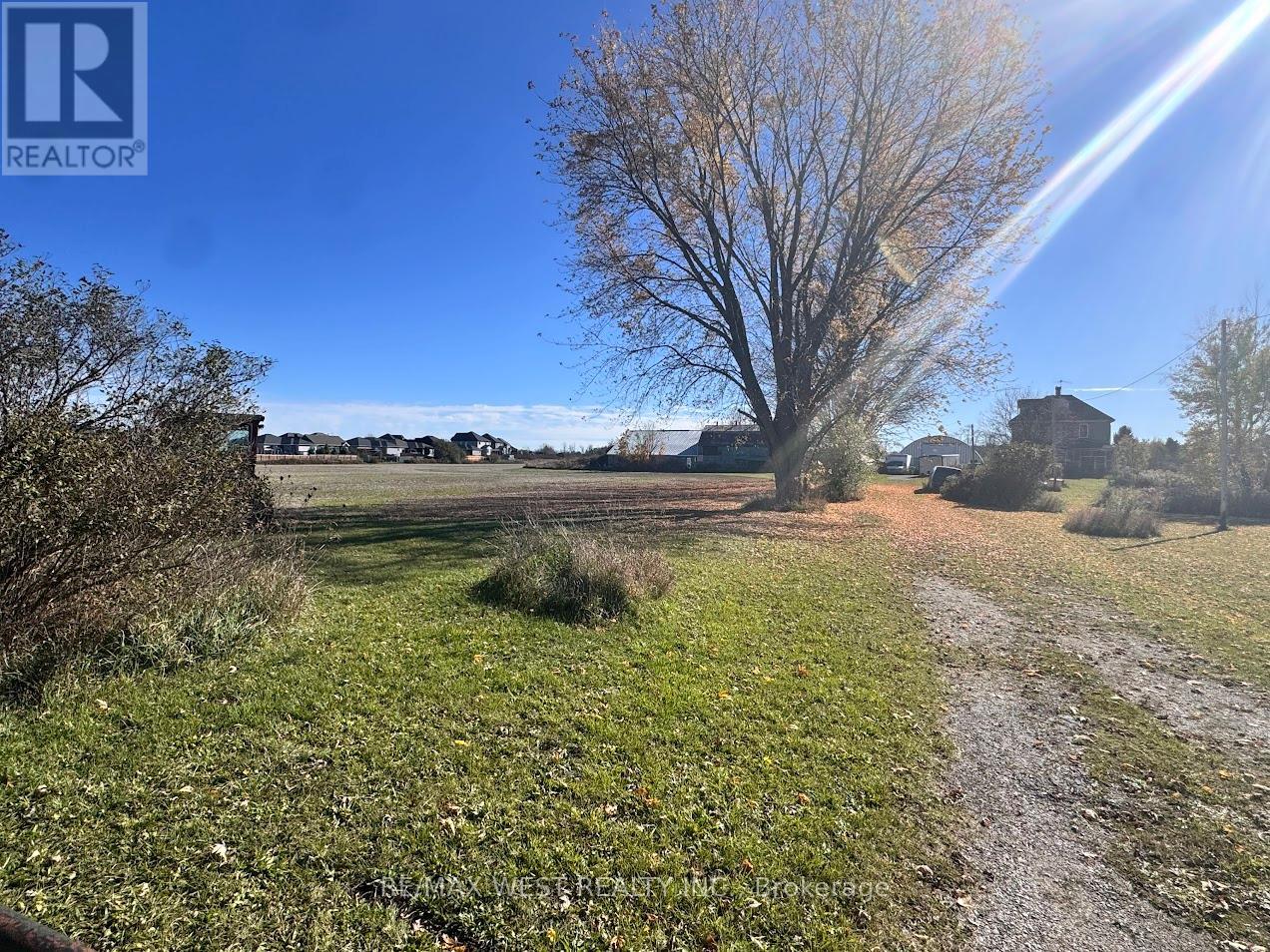 211 Queen St W, Springwater, ON L0L 1P0