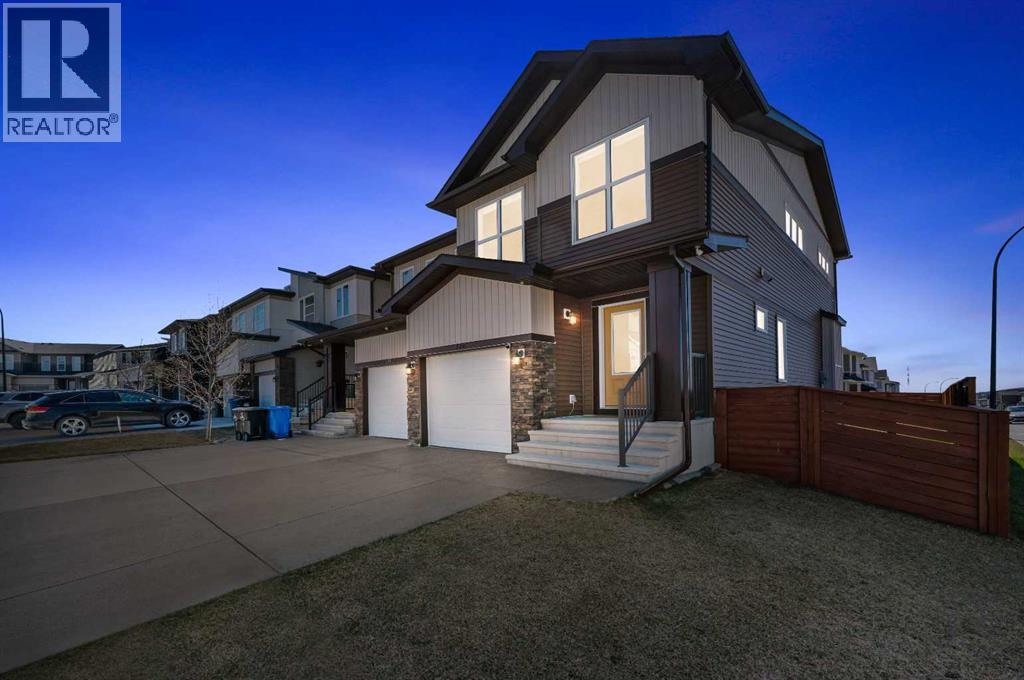 126 Carringvue Park NW, Calgary, AB T3P 1L1