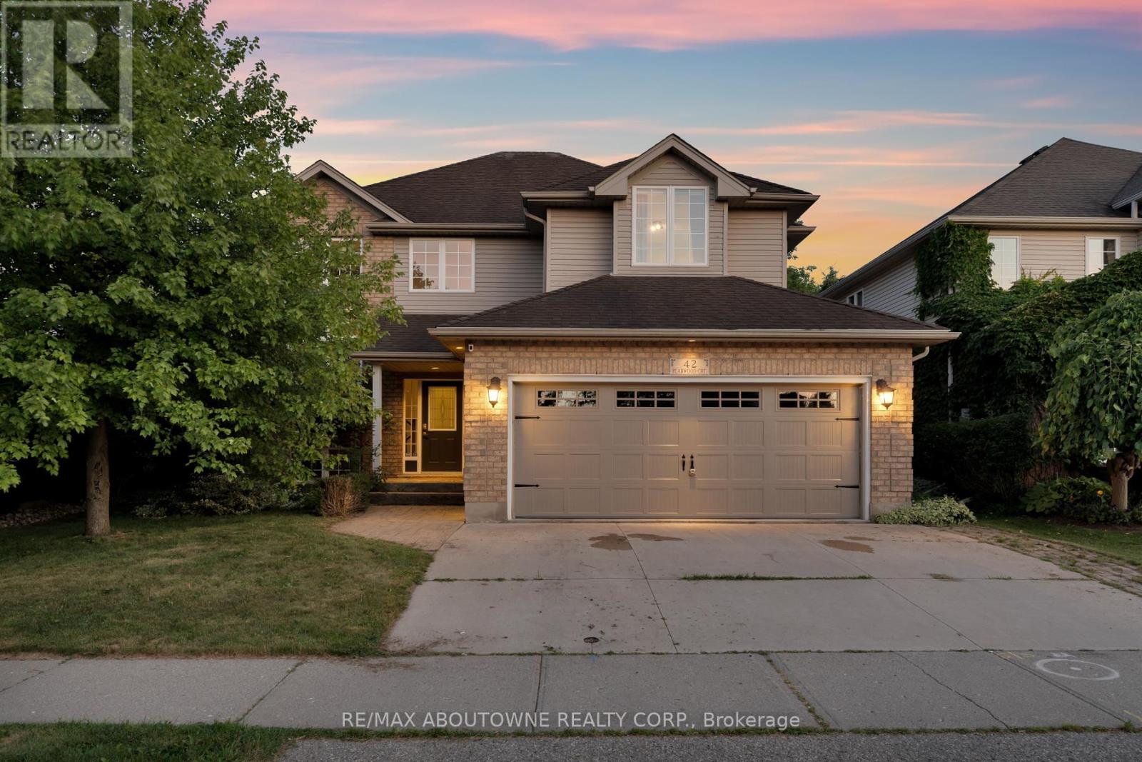 42 Pearwood Ct, Kitchener, ON N2P 2L1