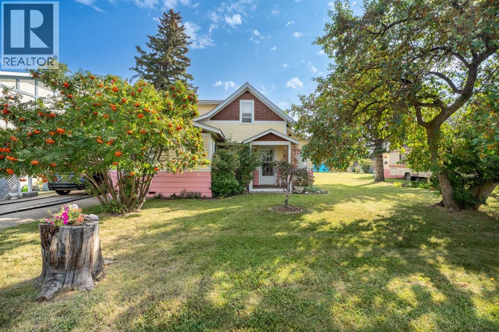 4517 4513 46 St, Sylvan Lake, AB T4S 1L2