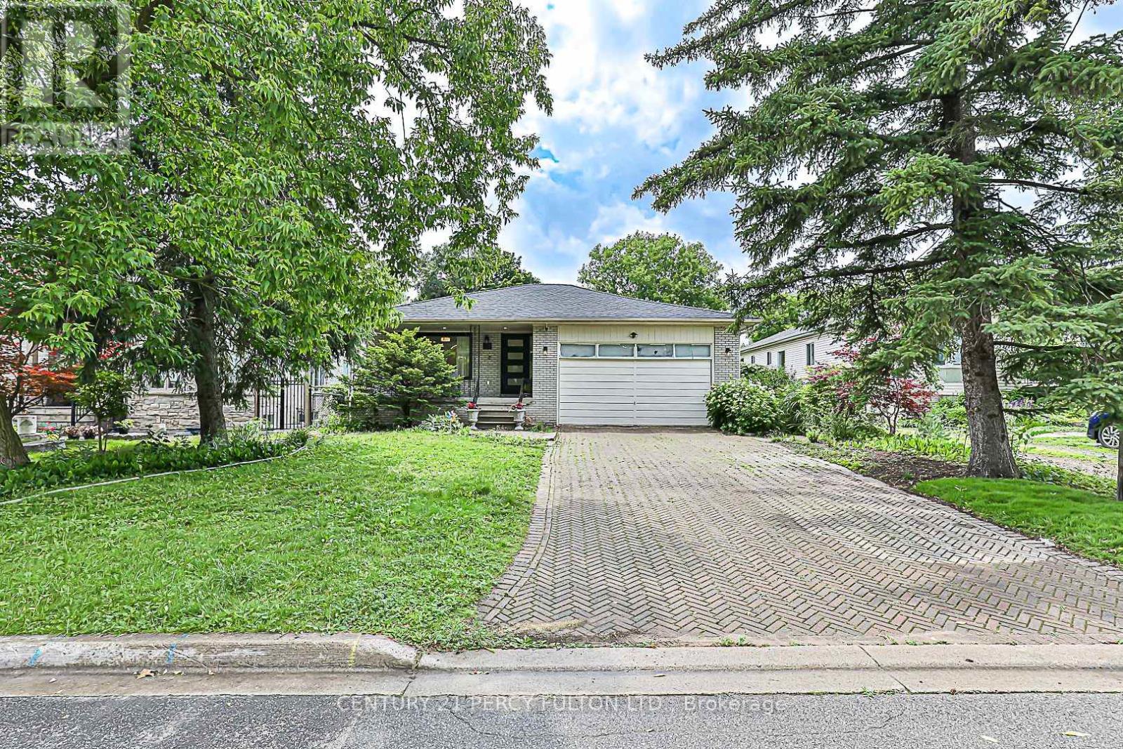 168 Ruggles Ave, Richmond Hill, ON L4C 1Y4