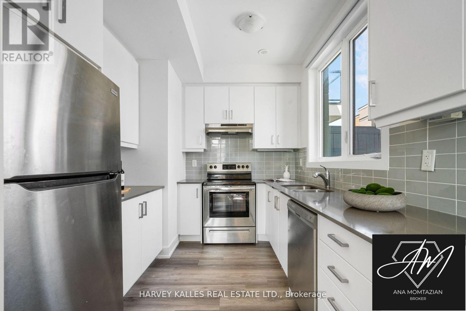 1 9 Phelps Ln, Richmond Hill Oak Ridges, ON L4E 4H1