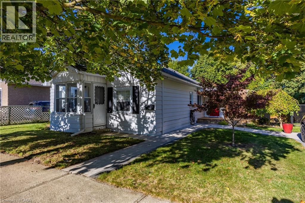 32 Wade Ave, Brantford, ON N3T 1W8