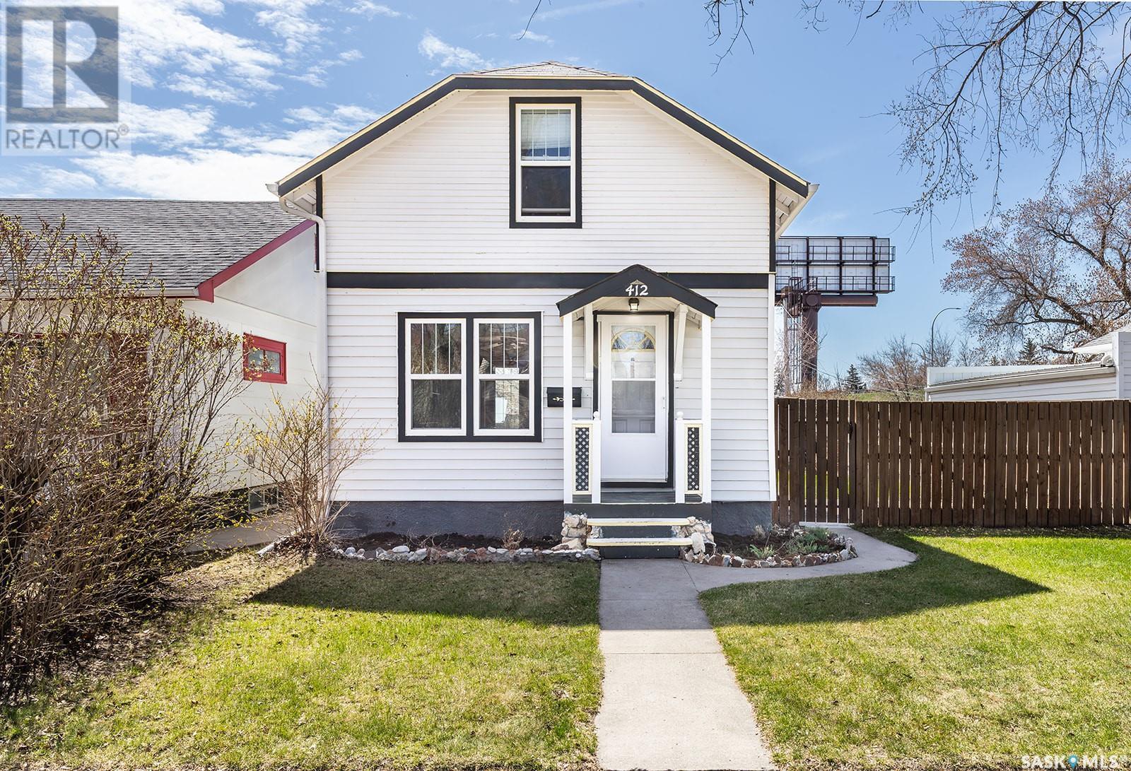 412 Taylor St W, Saskatoon, SK S7M 0C8