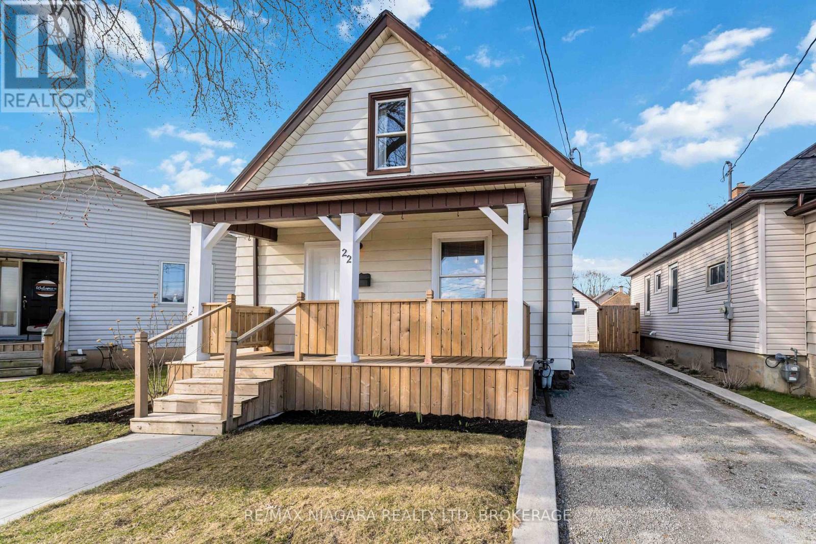 22 Bertram St, St. Catharines, ON L2R 1A8