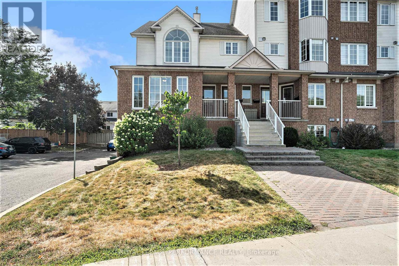 4492 Harper Ave, Ottawa, ON K1J 1E1