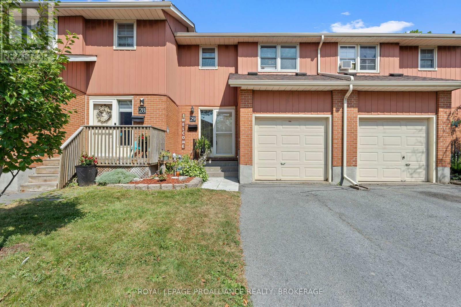 29 19 Macpherson Ave, Kingston, ON K7M 6W4