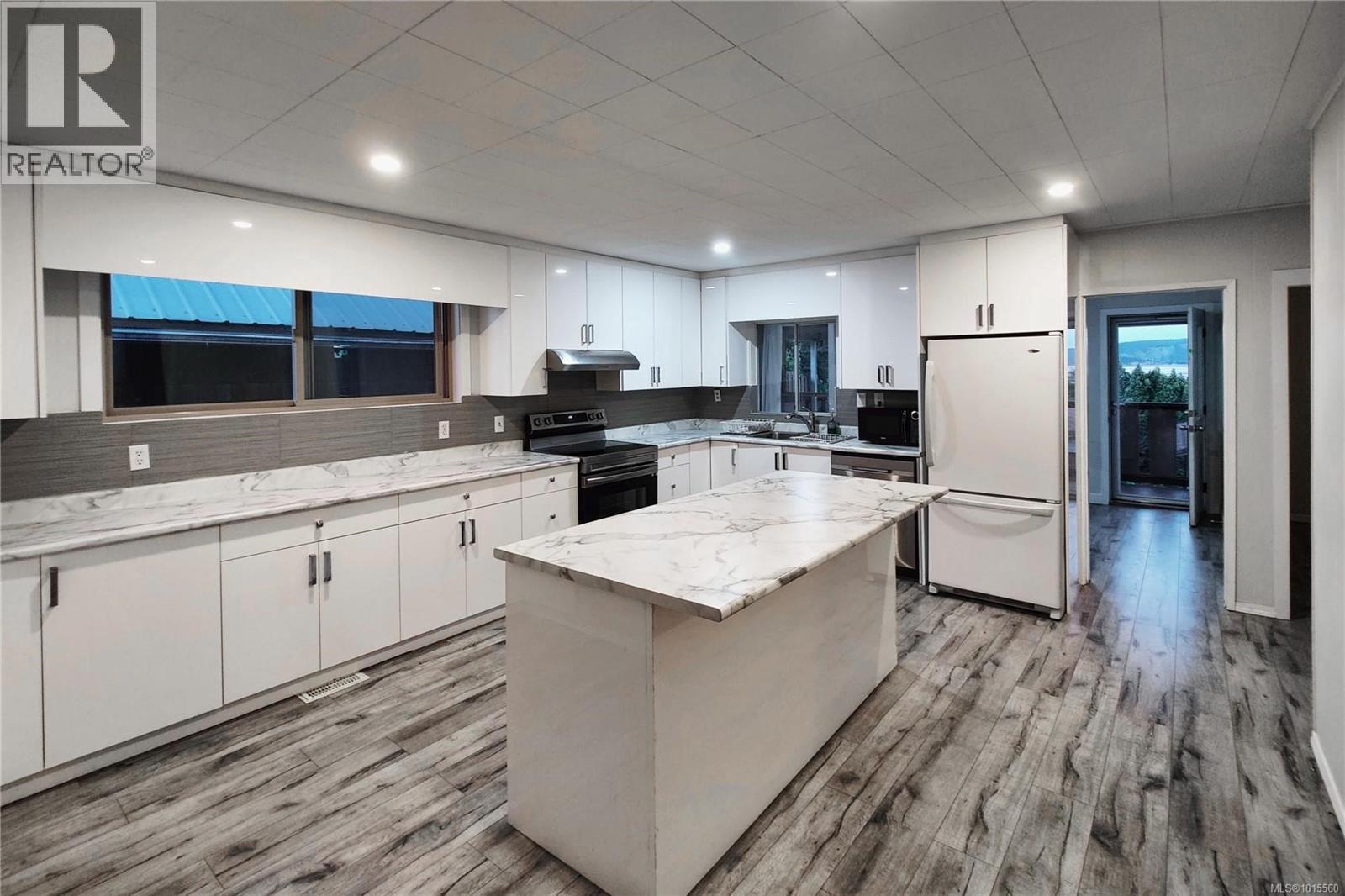 18 Gillespie St S, Nanaimo, BC V9R 4Y3