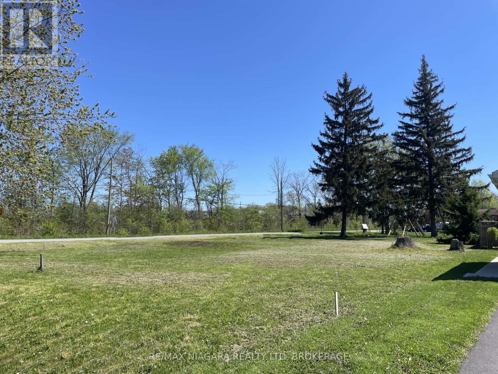 527 Beechwood Ave, Fort Erie, ON L0S 1B0