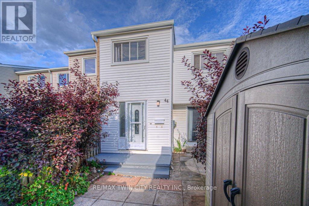 44 Frobisher Ct, Cambridge, ON N1R 6Z5