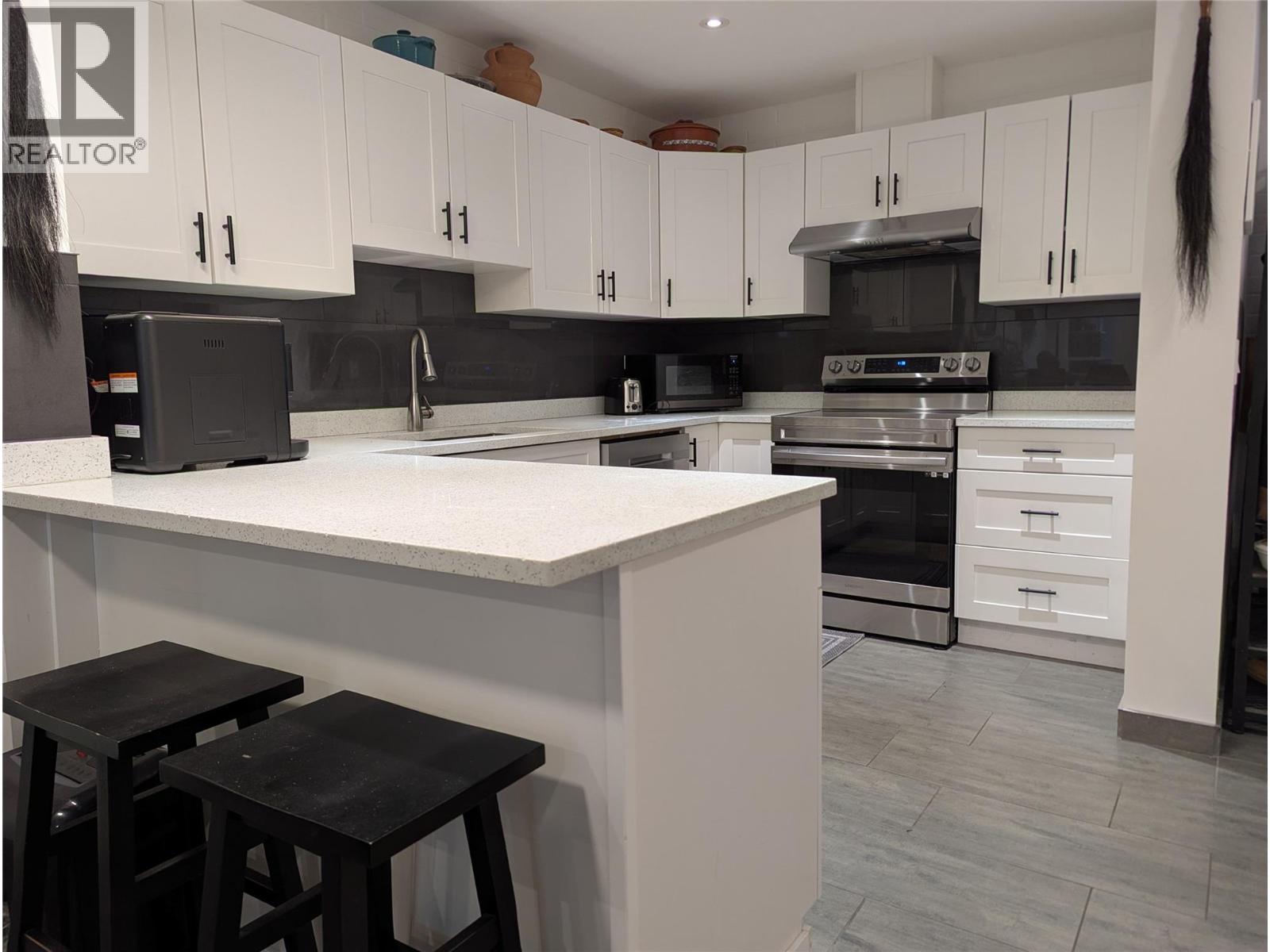 1915 Pacific Court Unit 401, Kelowna, BC V1Y 8B3