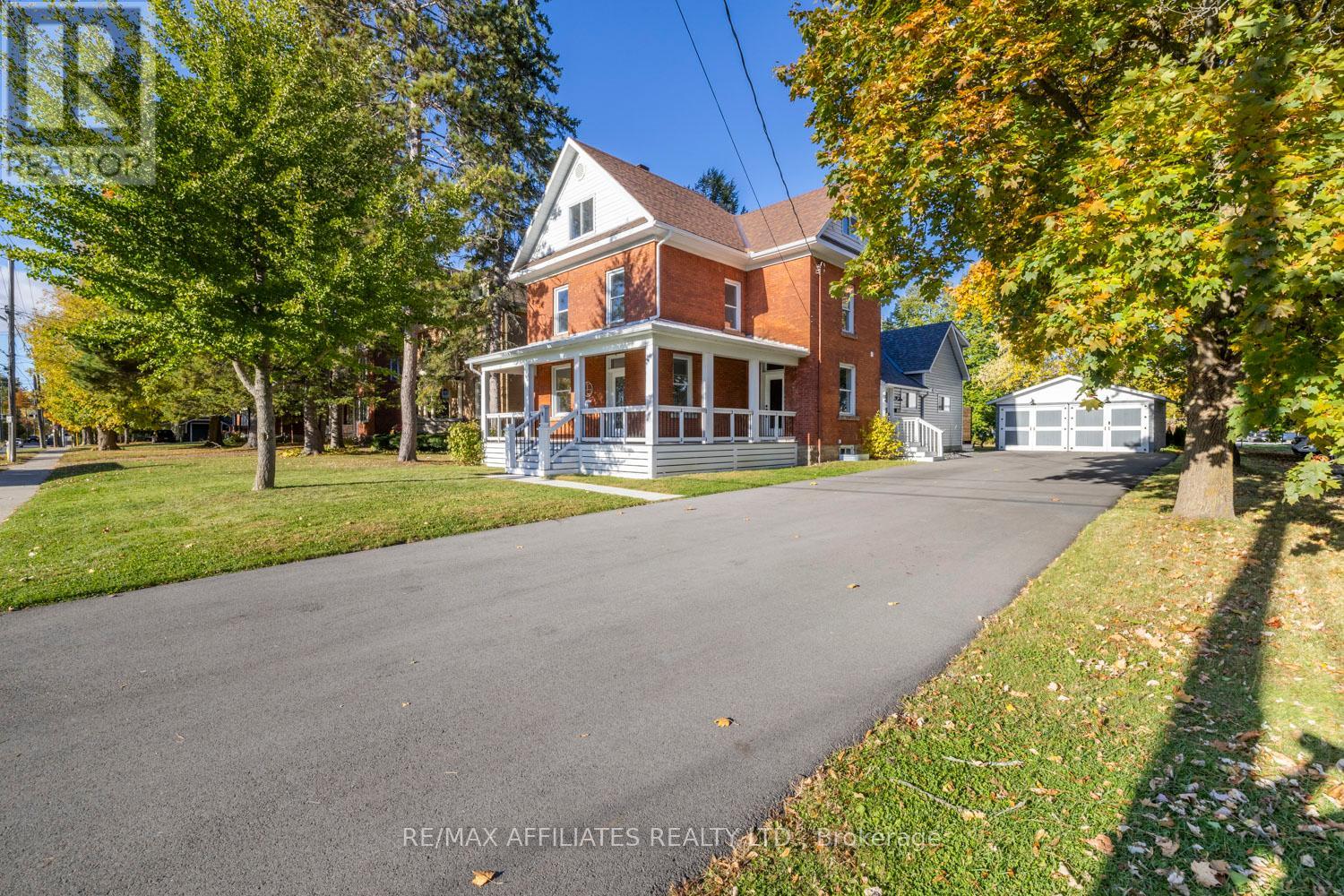 45 Drummond St W, Perth, ON K7H 2J9