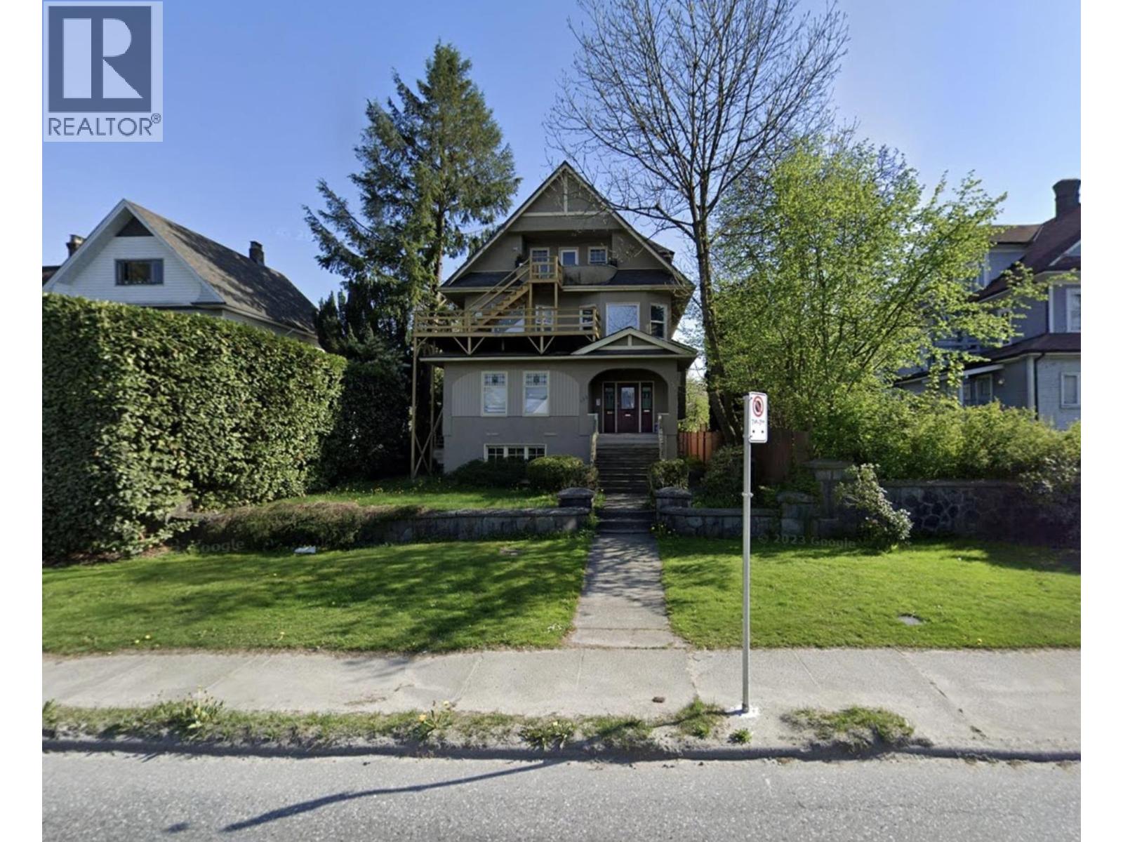 236 W 12th Ave, Vancouver, BC V5Y 1T8