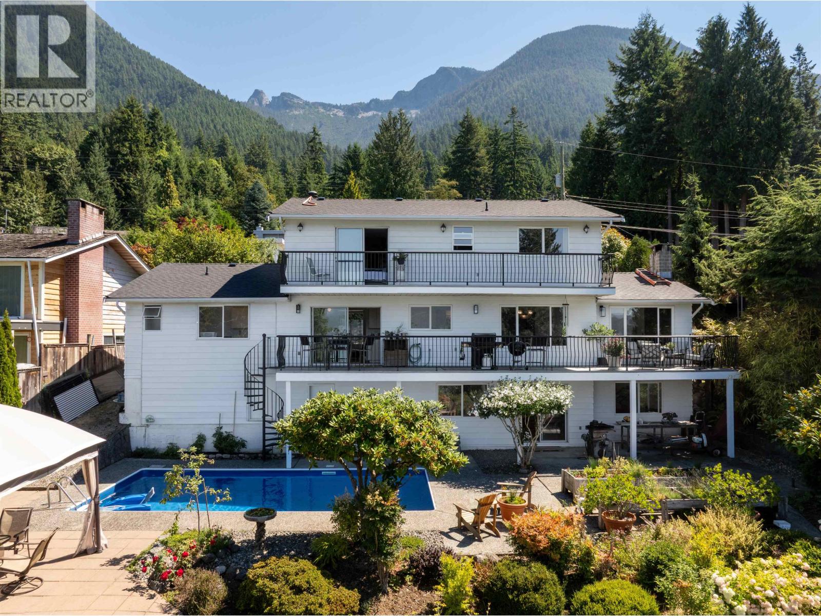 110 Seaview Pl, Lions Bay, BC V0N 2E0