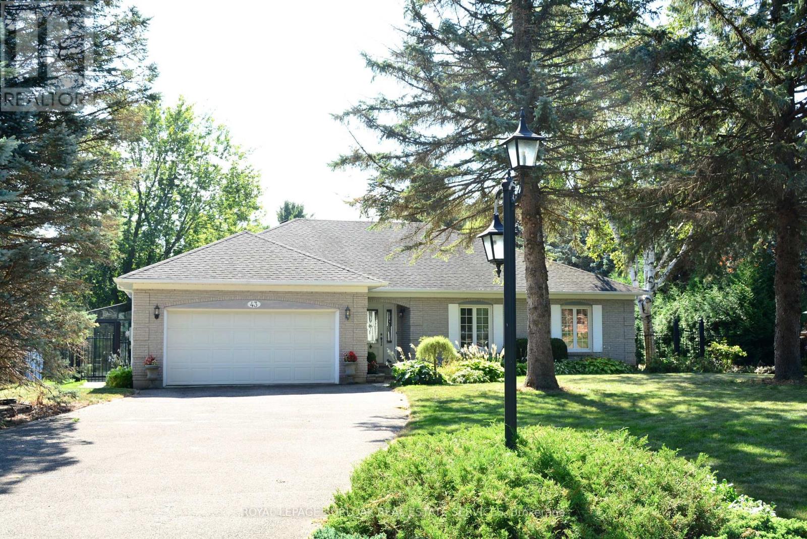 43 Acredale Dr, Hamilton, ON L0R 1H2