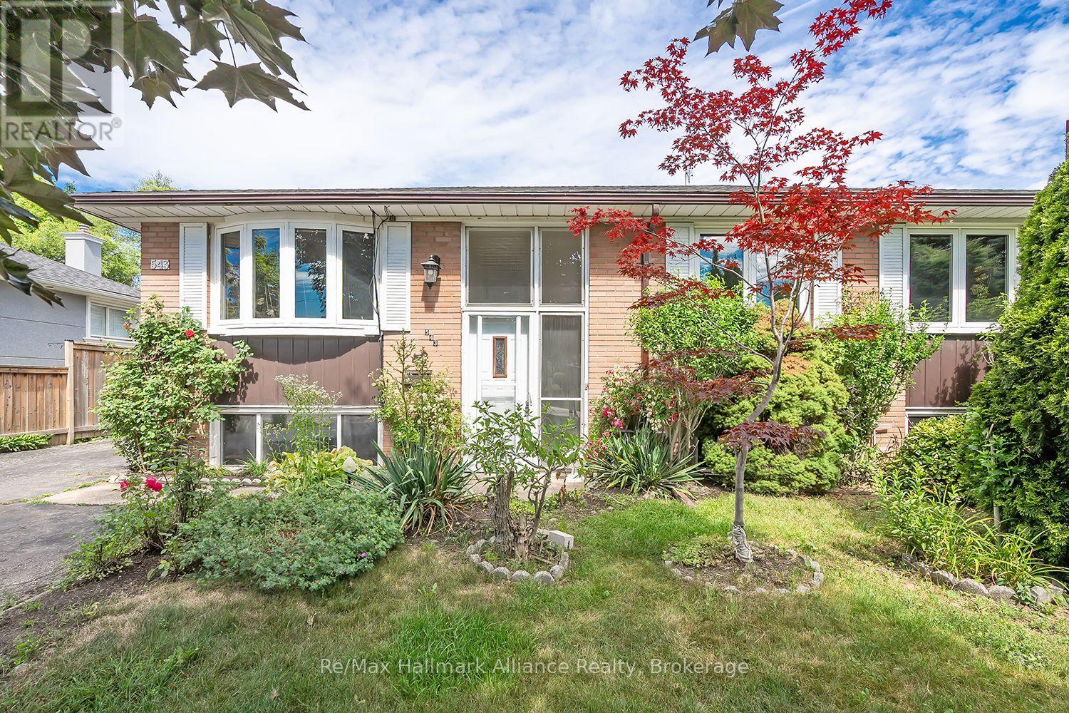 543 Pinegrove Rd, Oakville, ON L6K 2C2