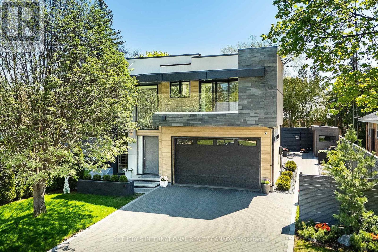 31 Overton Cres, Toronto, ON M3B 2V4