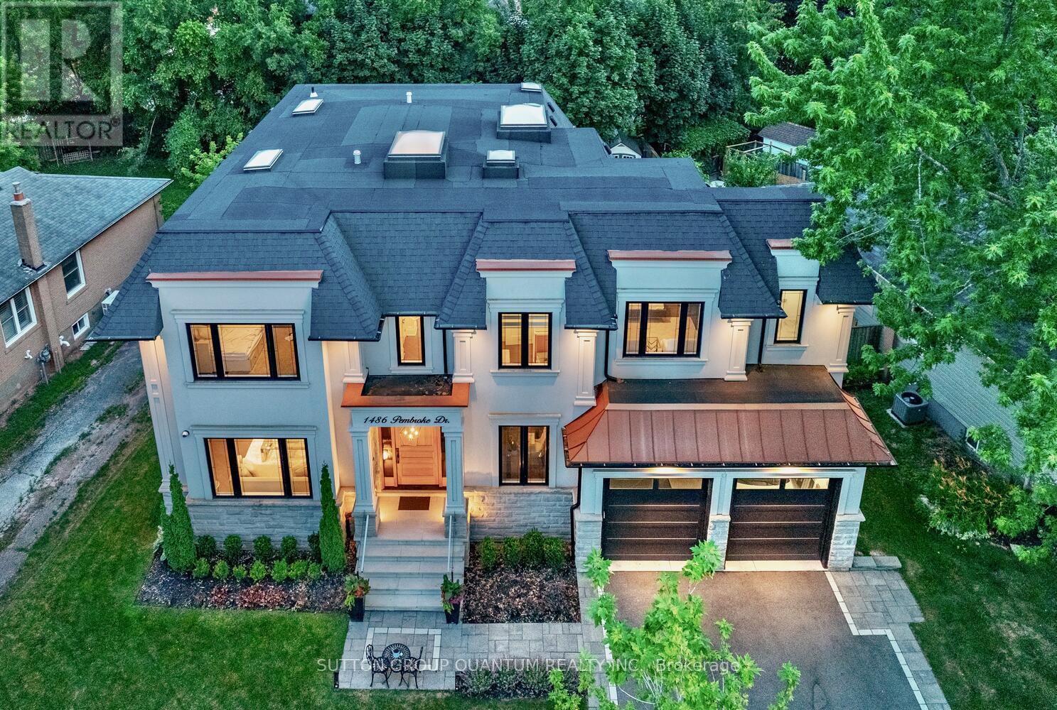 1486 Pembroke Dr, Oakville, ON L6H 1V8
