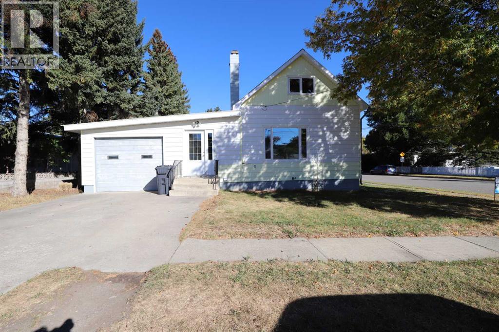 771 Mountain St, Pincher Creek, AB T0K 1W0