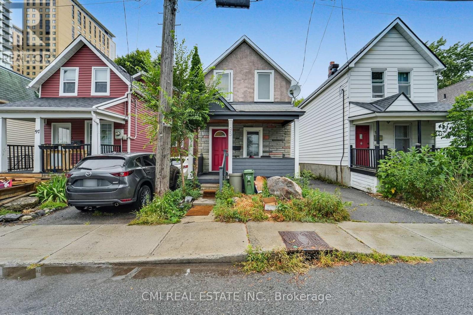 95 Adeline St, Ottawa, ON K1S 3L5