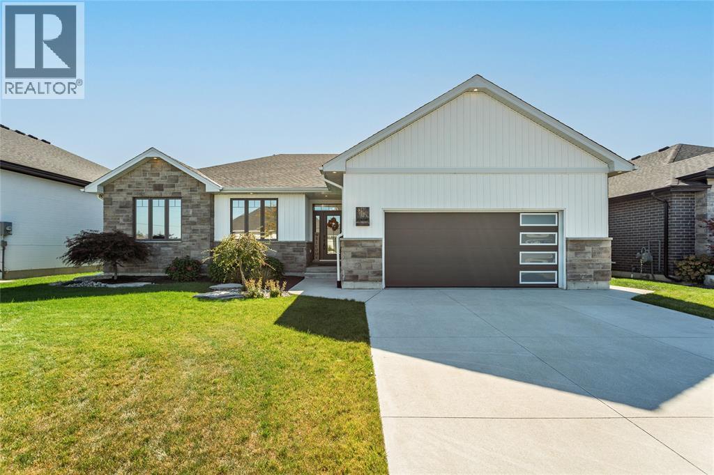 3591 Mia Ln, Plympton-Wyoming, ON N0N 1E0