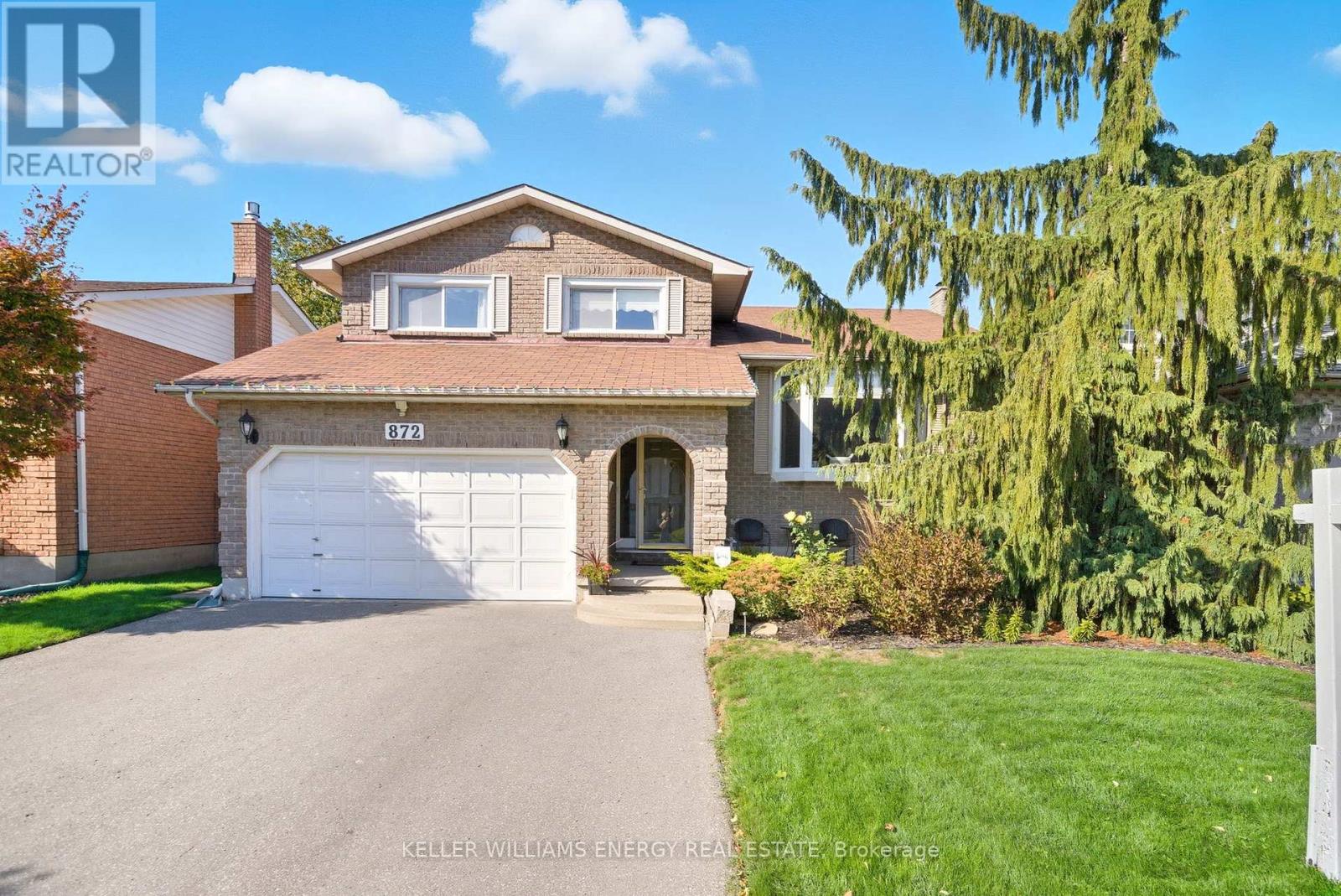 872 Mount Allan Ave, Oshawa, ON L1J 7M7