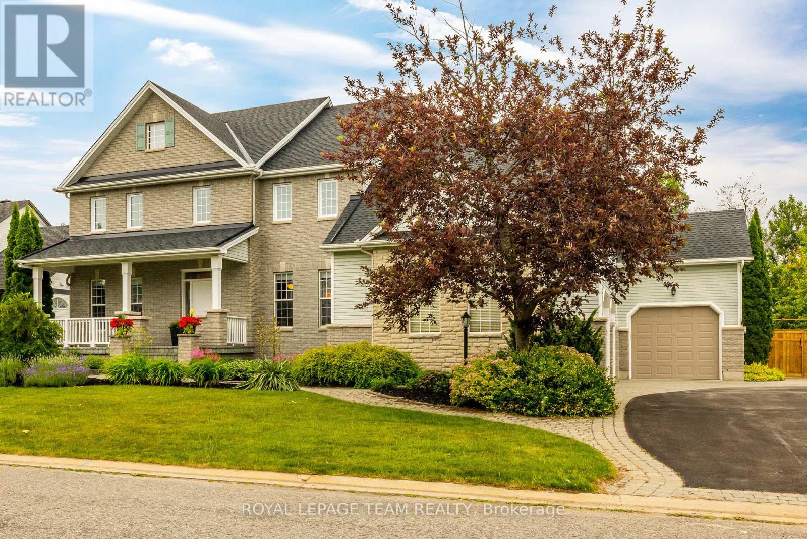 10 Beechgrove Gdns, Ottawa, ON K2S 1W5