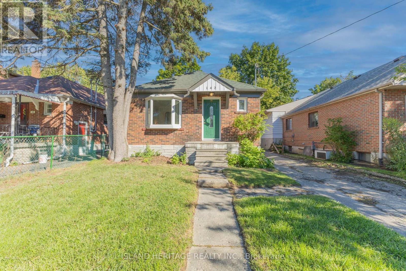 142 Symons St, Toronto, ON M8V 1V2