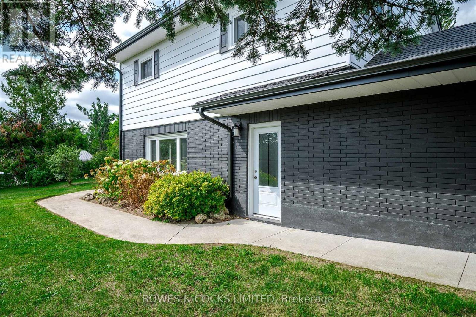 1695 Killoran Rd, Selwyn, ON K9J 6X5