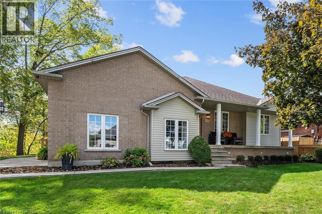 206 Dumbarton Ave, Hamilton, ON L8K 5C3