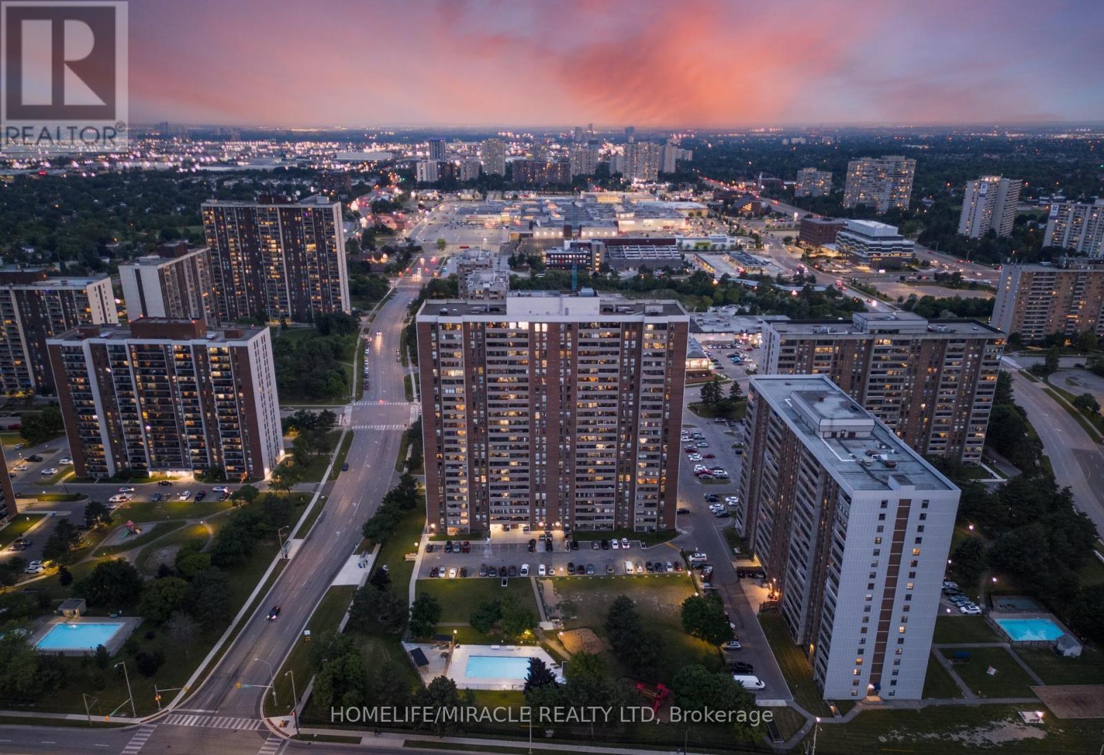 2605 18 Knightsbridge Rd, Brampton, ON L6T 3X5