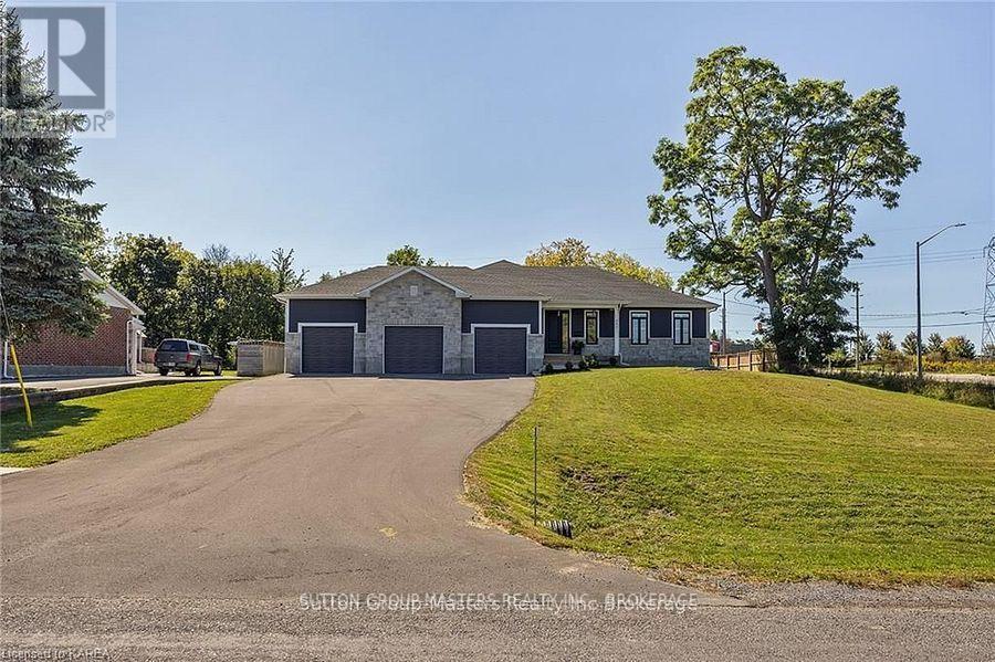 247 Arnold St, Kingston, ON K7M 3M4