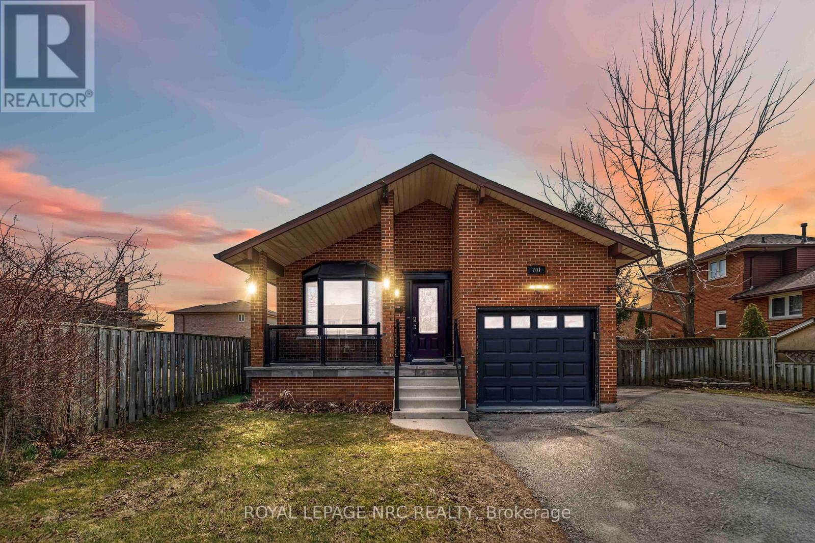 701 Upper Paradise Rd, Hamilton, ON L9C 7C4