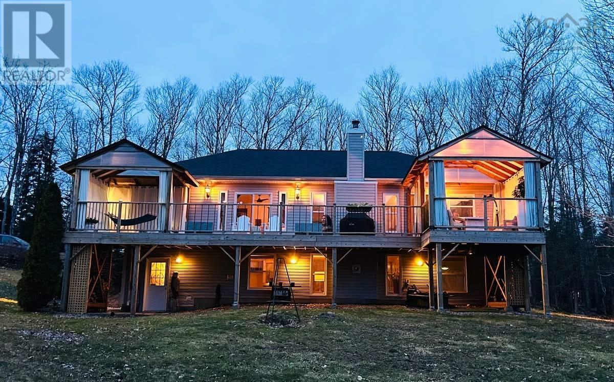 390 Gleneagles Dr, Hammonds Plains, NS B4B 1V8