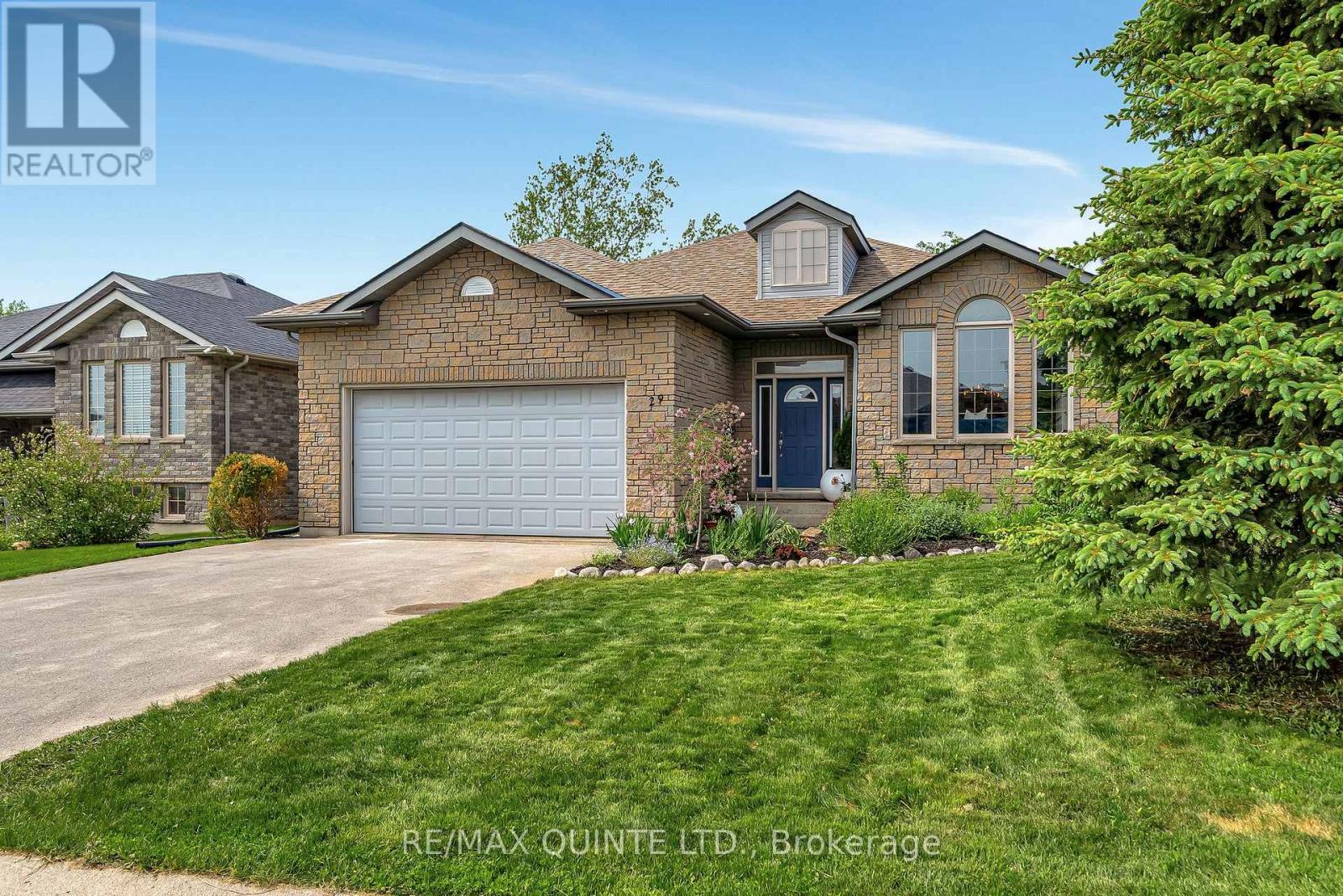 29 Northview Ln, Quinte West, ON K8V 4A9