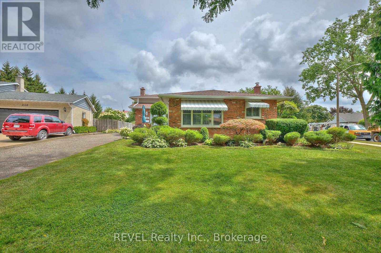 4148 Preston Ave, Niagara Falls, ON L2H 2C5