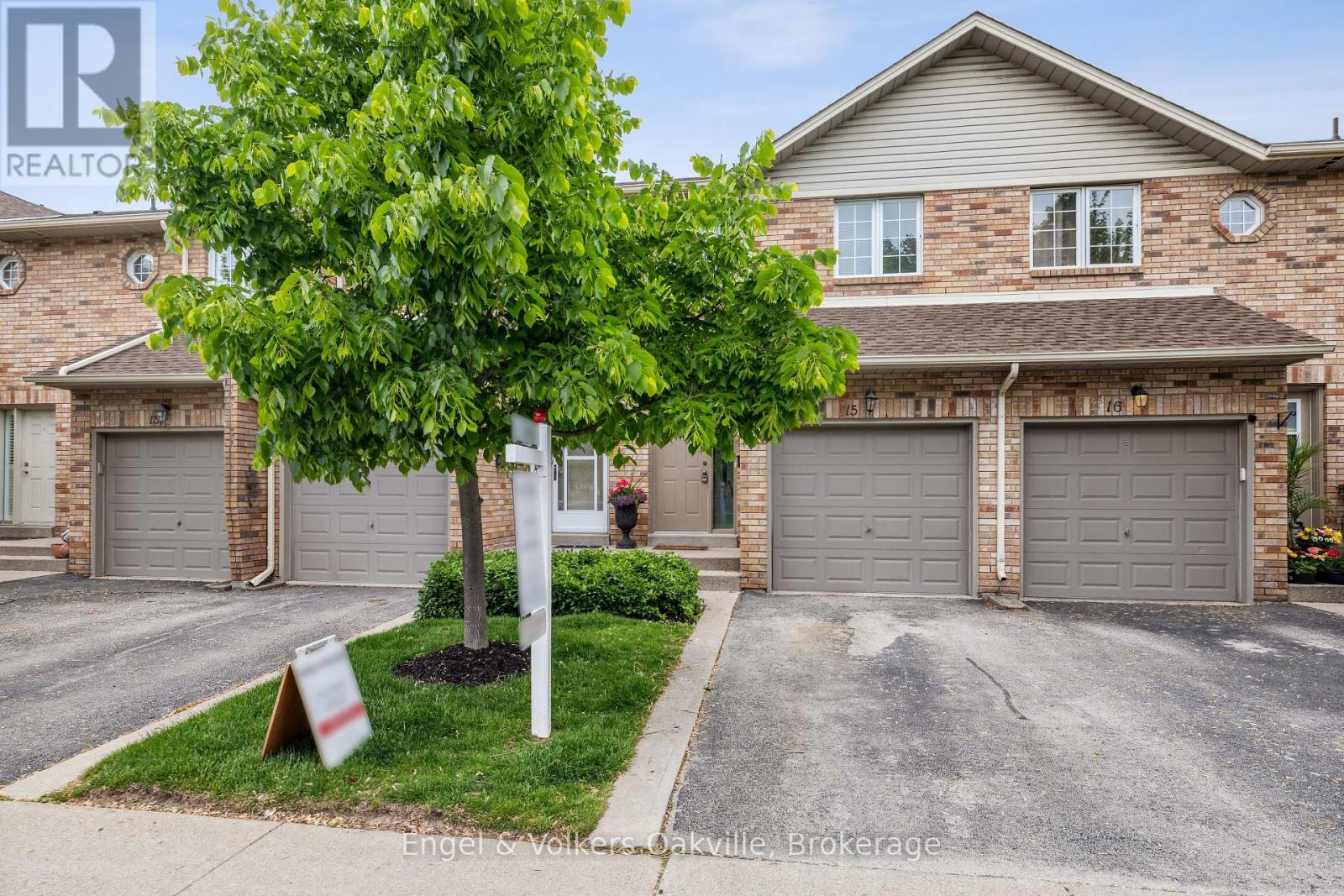 15 2015 Cleaver Ave, Burlington, ON L7M 4J7