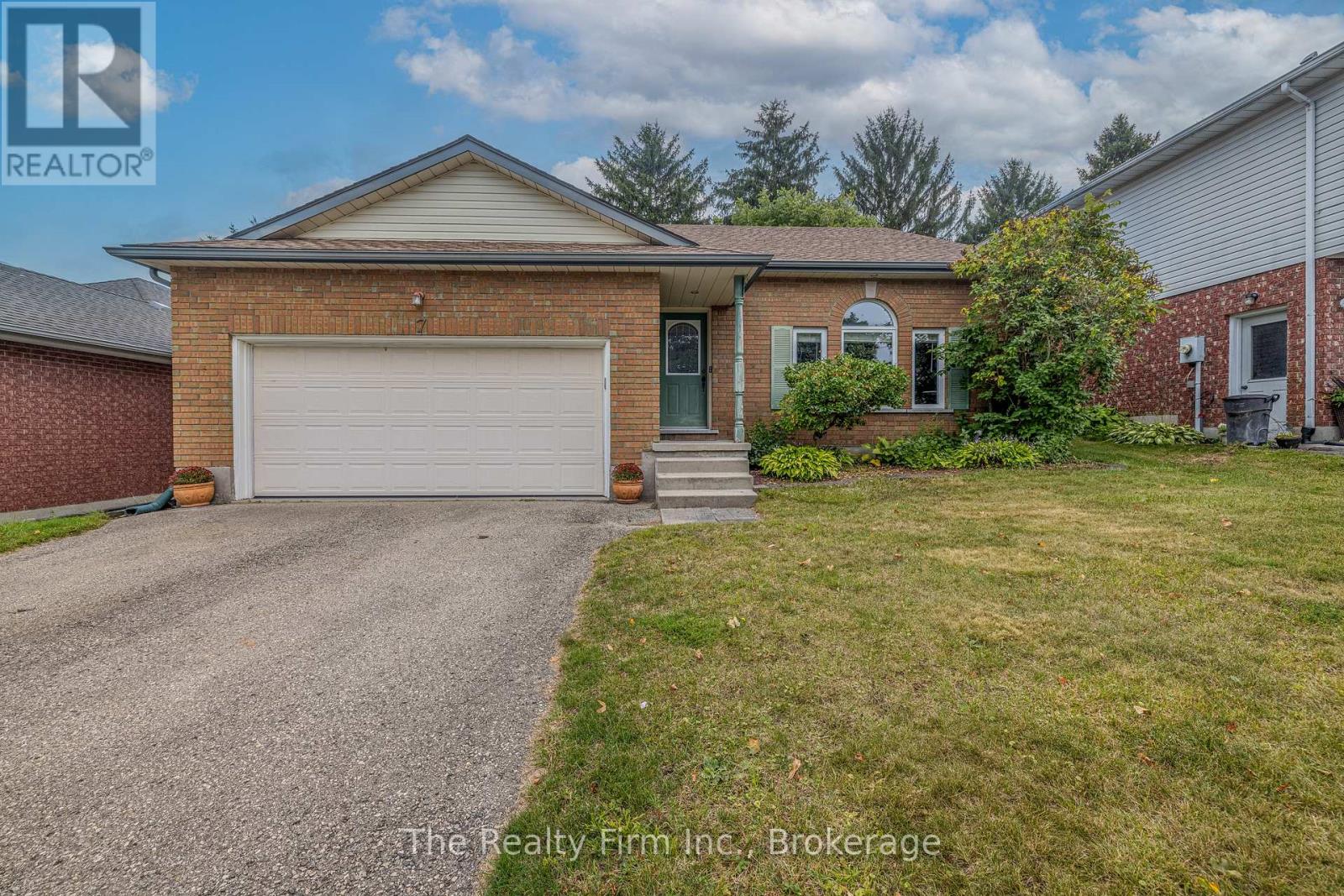 7 Pinehurst Dr, Woodstock, ON N4S 8V6
