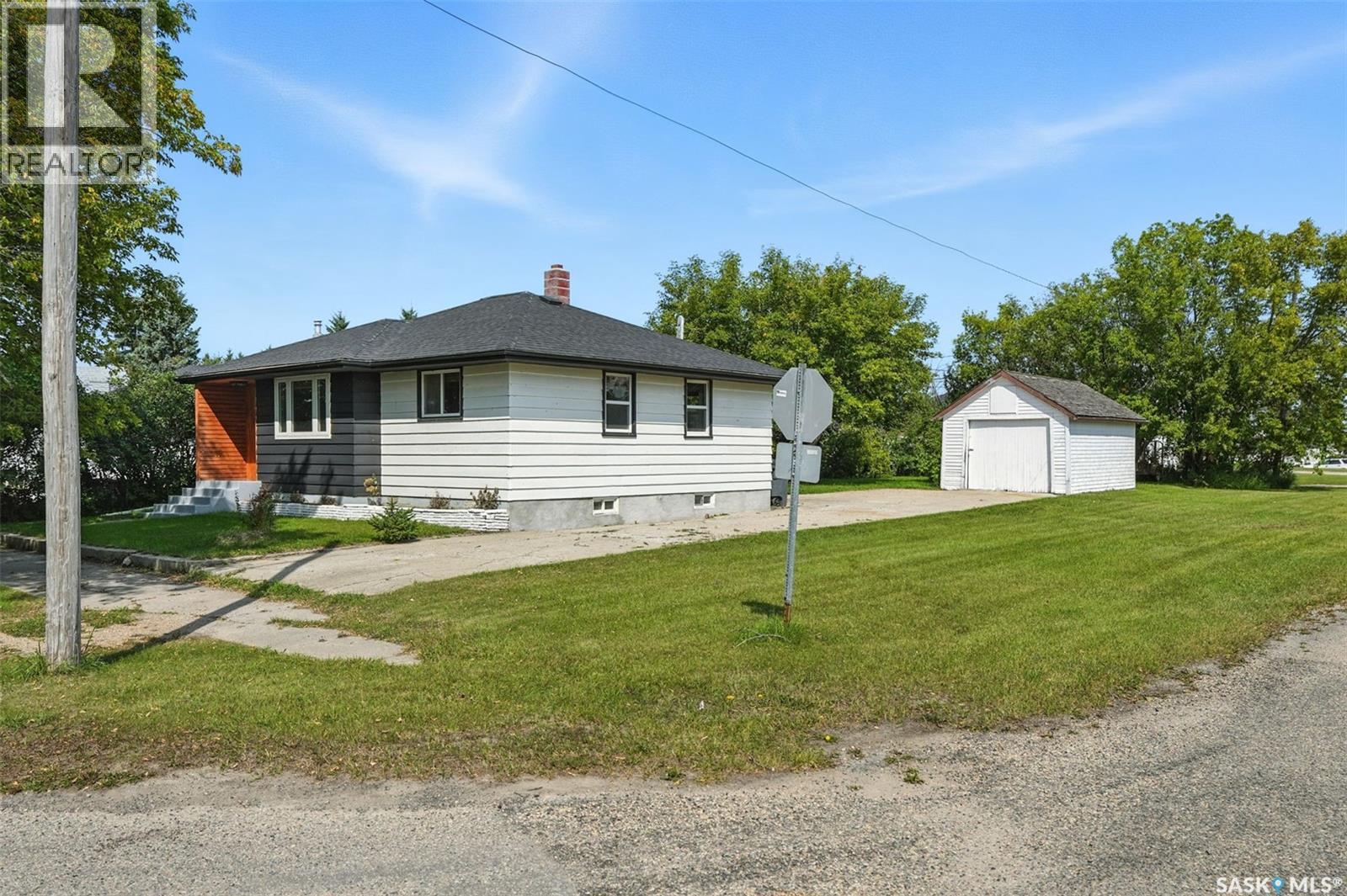 301 3rd Avenue East, Nokomis, SK S0G 3R0