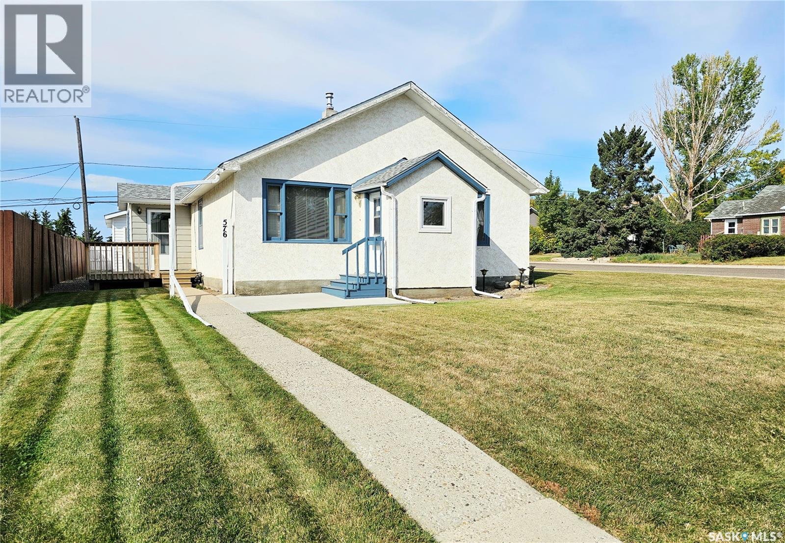 576 3 Avenue Northwest, Swift Current, SK S9H 0S6