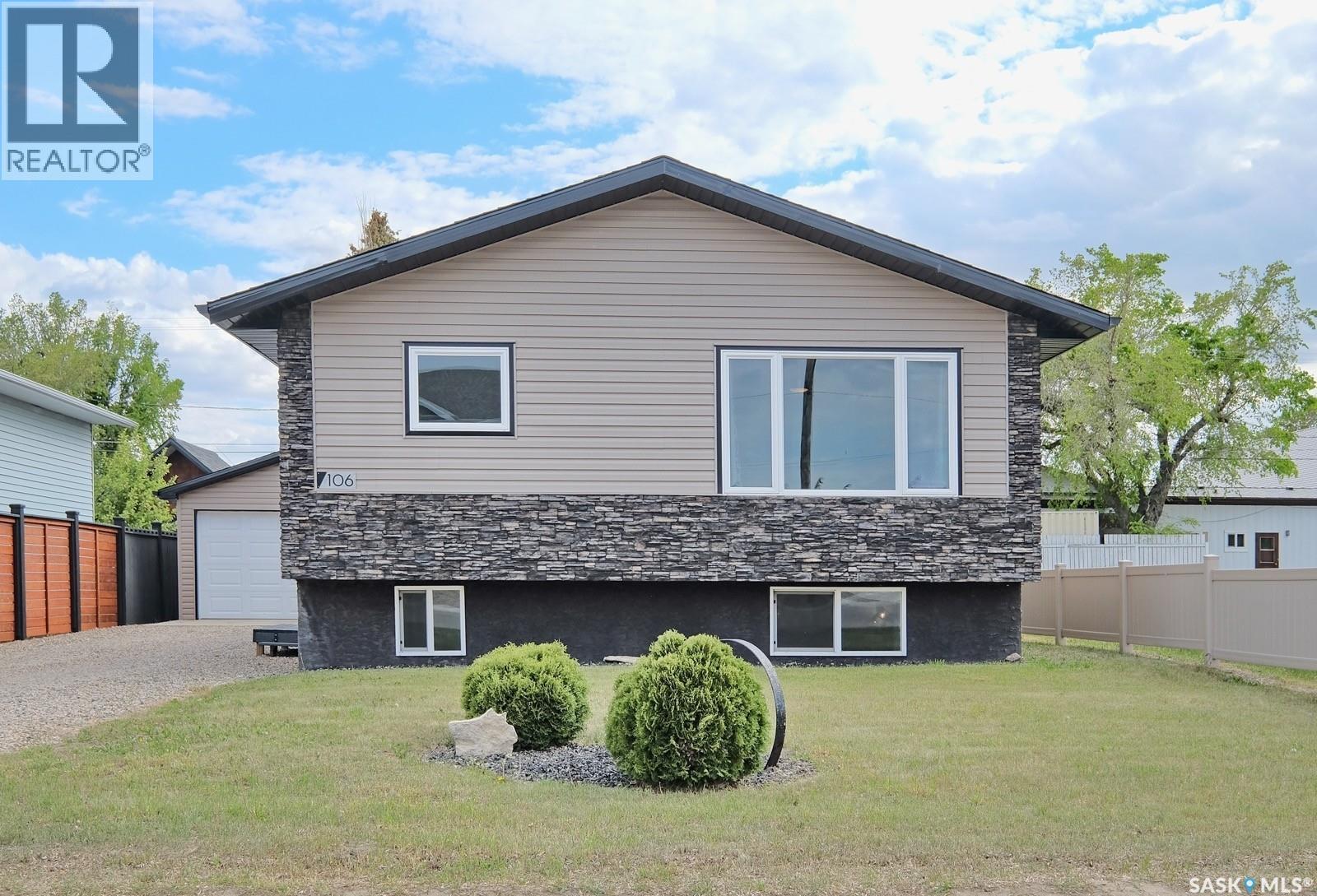 106 8 Avenue West, Biggar, SK S0K 0M0