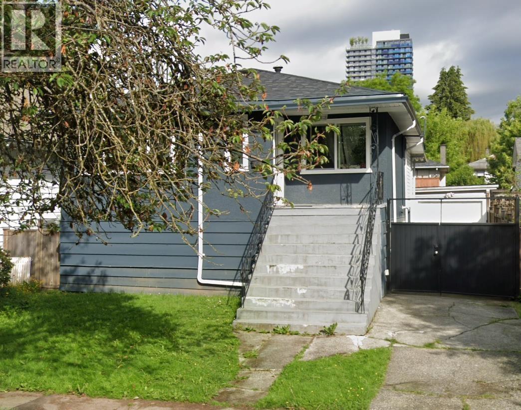 5249 Hoy St, Vancouver, BC V5R 4N9
