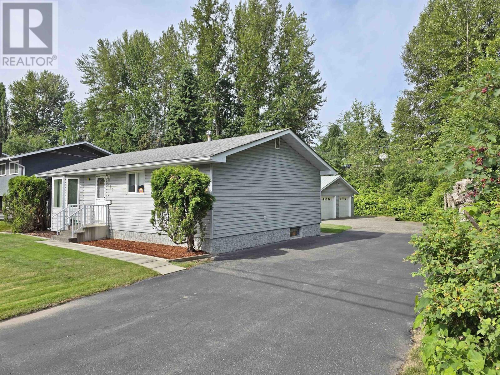 571 Perry St, Quesnel, BC V2J 1P1