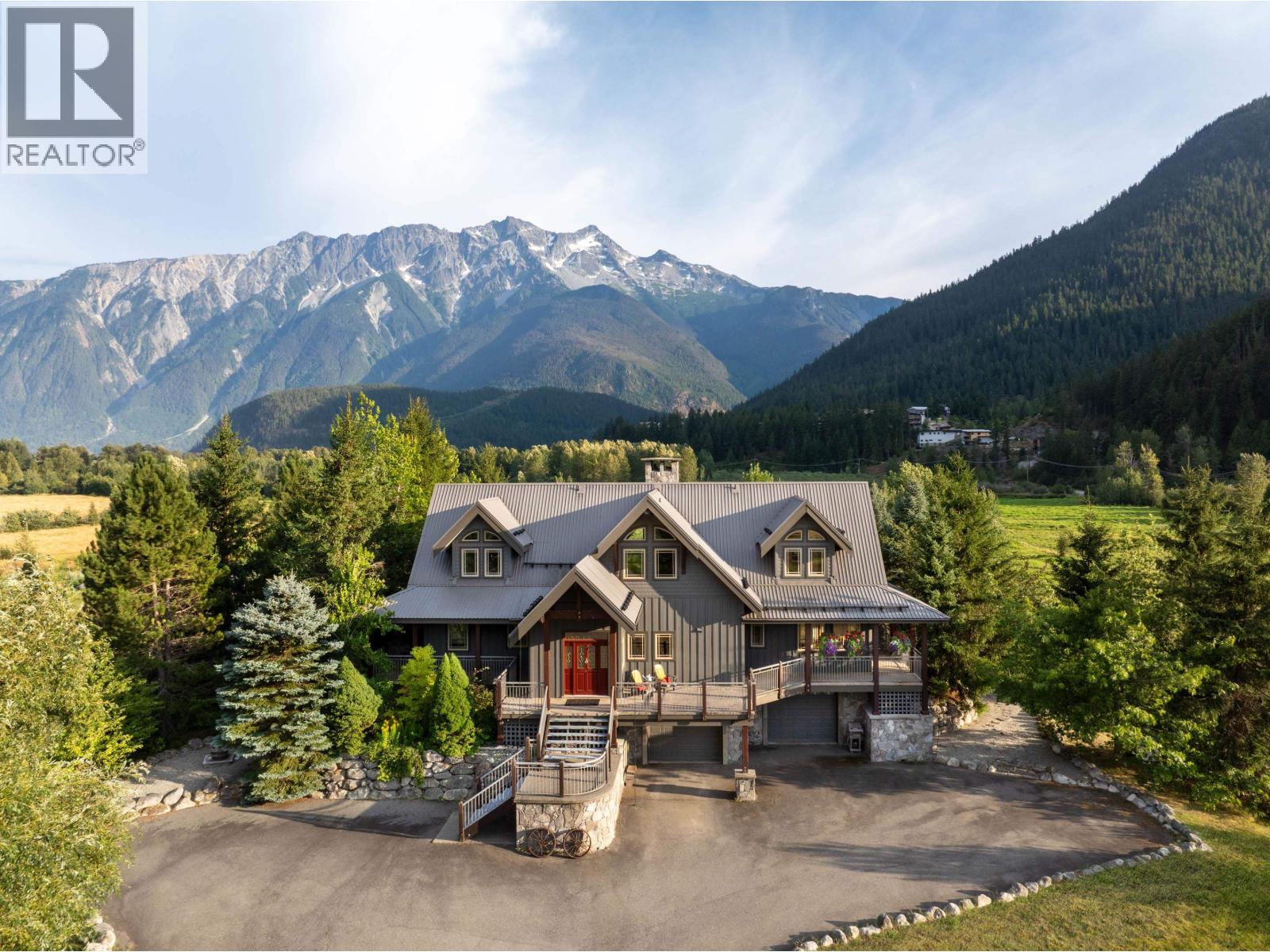 1360 Collins Rd, Pemberton, BC V0N 2L0